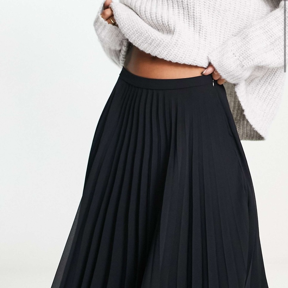 ASOS Petite Elegant Black Pleated Maxi Skirt - Picture 3 of 7